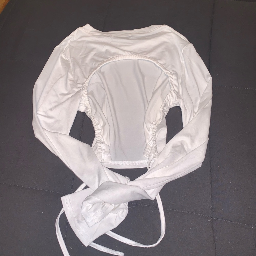 White long-sleeve crop top